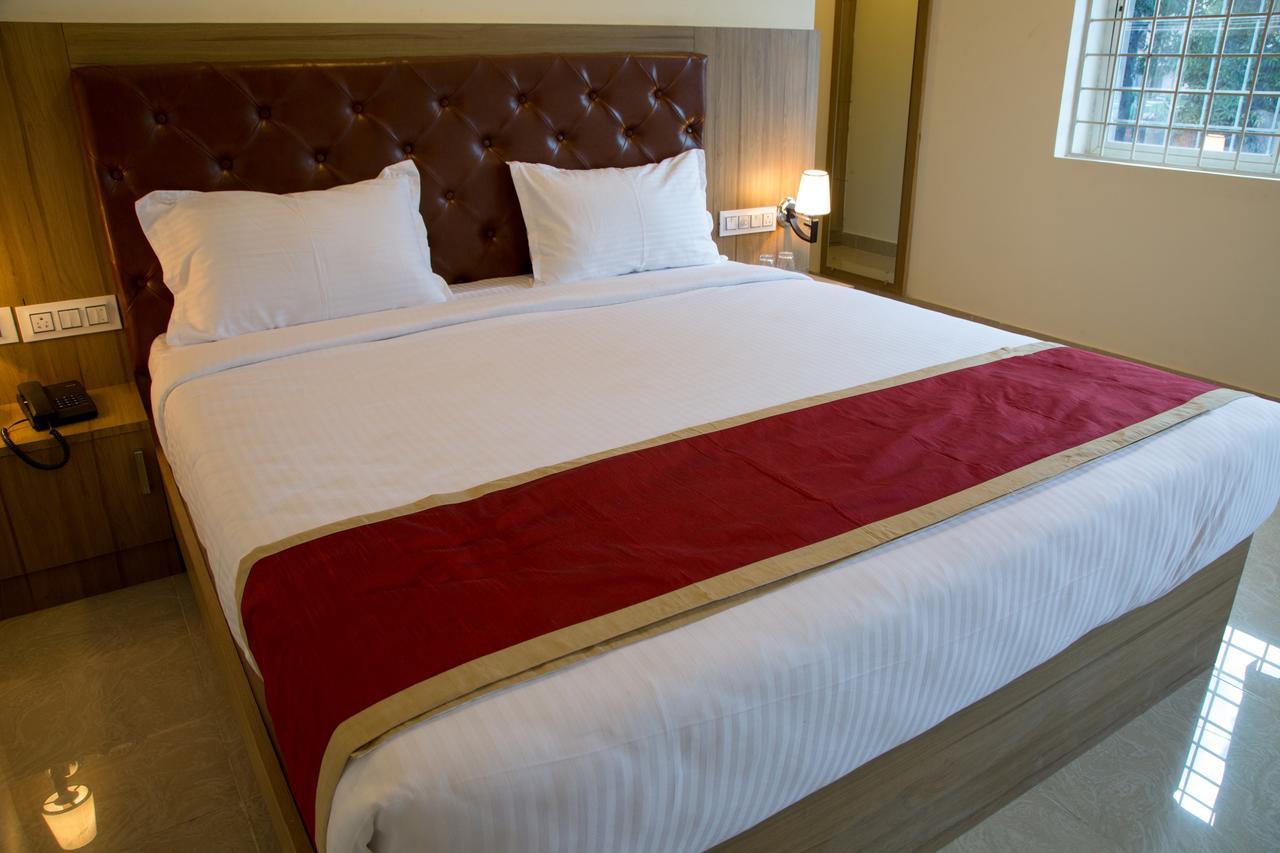 Hotel Blue Bell Bangalore Exteriör bild