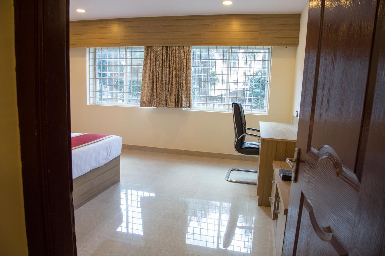 Hotel Blue Bell Bangalore Exteriör bild