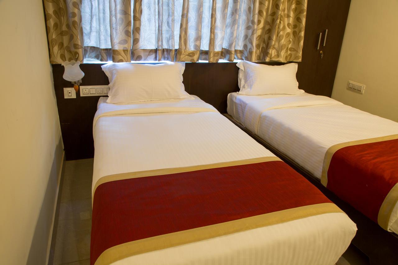 Hotel Blue Bell Bangalore Exteriör bild