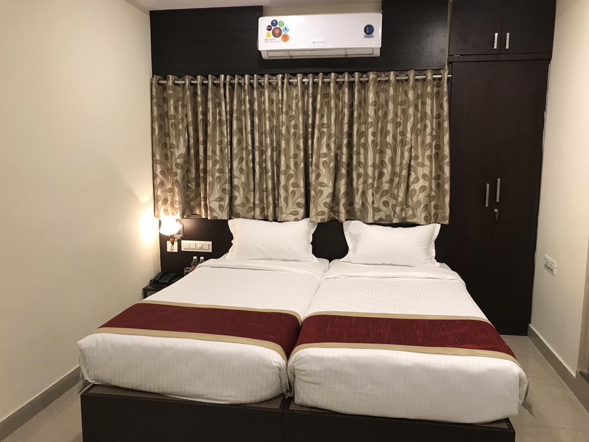 Hotel Blue Bell Bangalore Exteriör bild