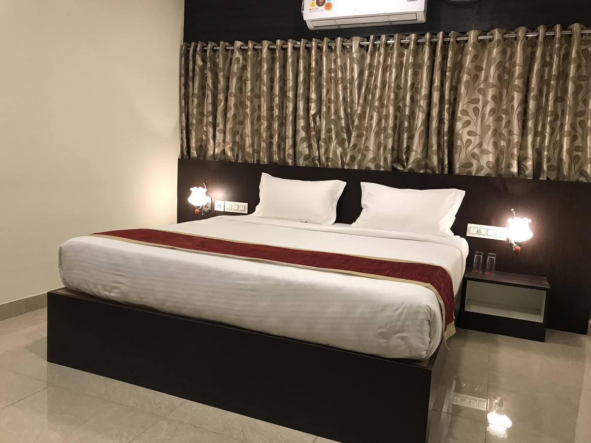 Hotel Blue Bell Bangalore Exteriör bild
