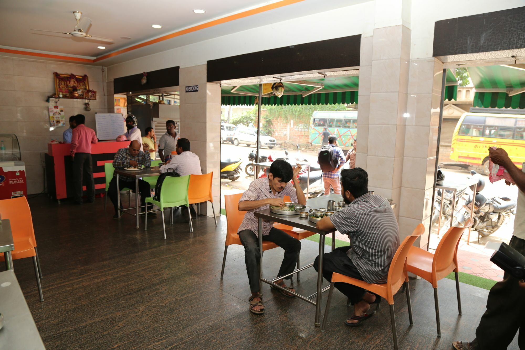 Hotel Blue Bell Bangalore Exteriör bild