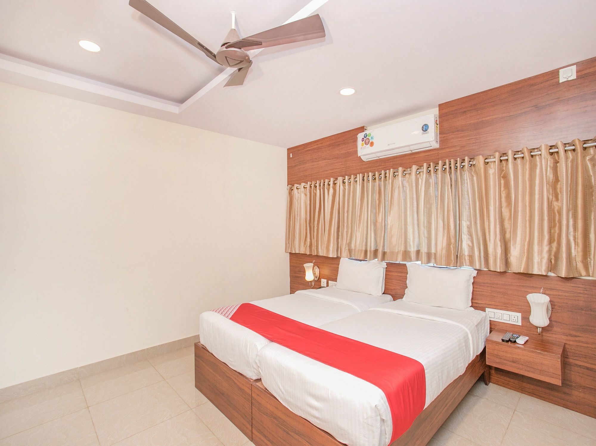 Hotel Blue Bell Bangalore Exteriör bild