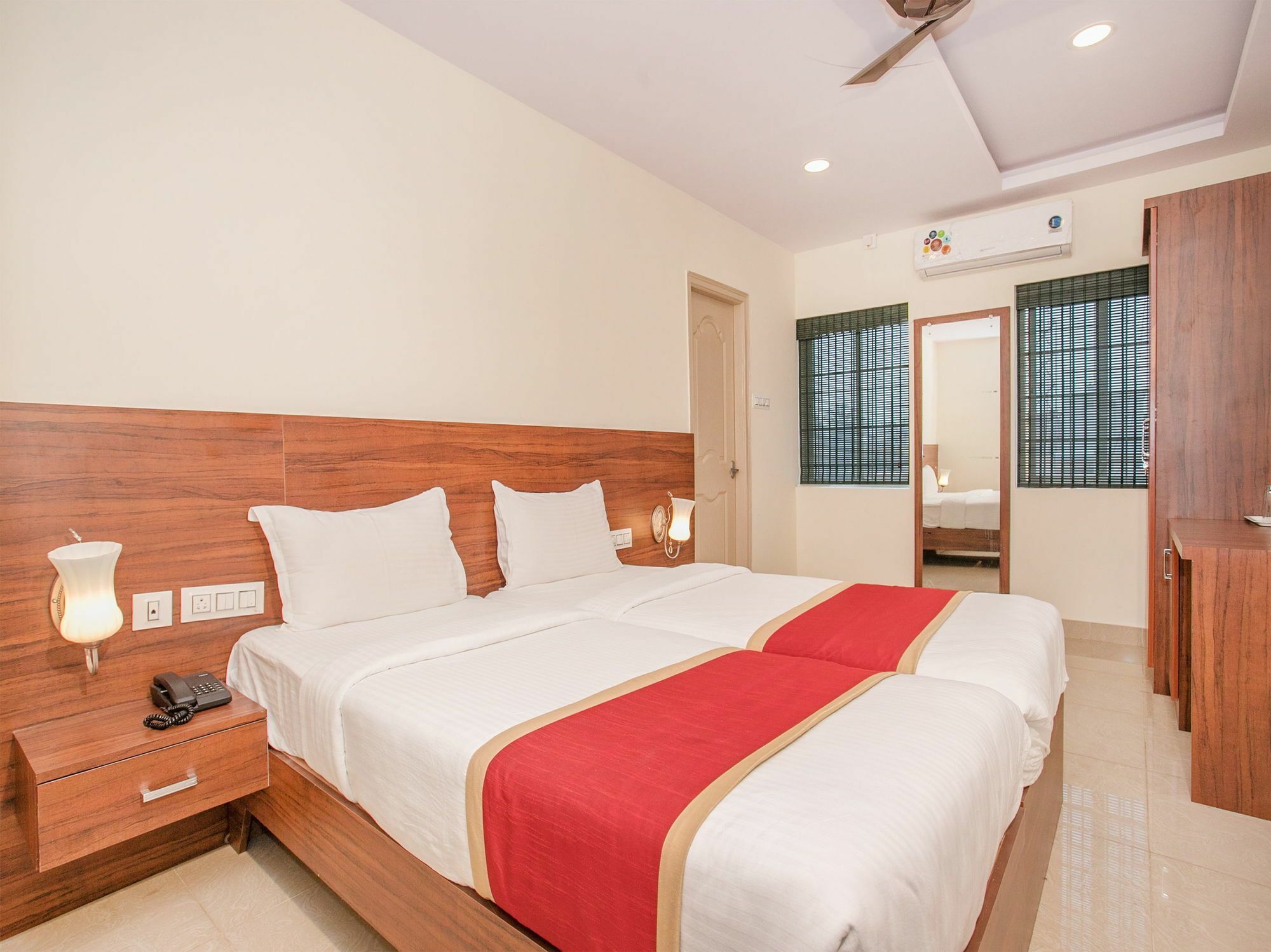 Hotel Blue Bell Bangalore Exteriör bild